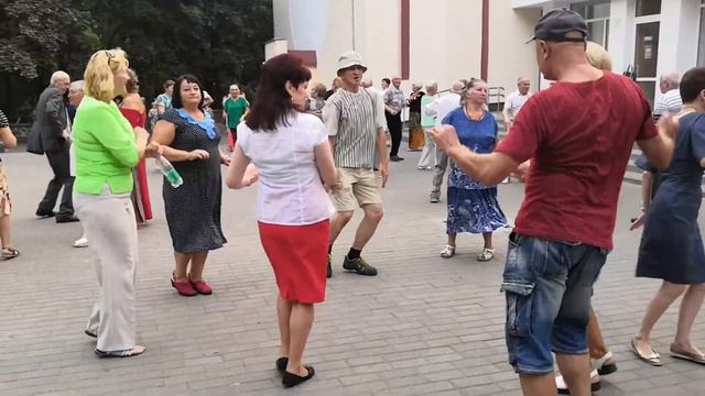Гомельский парк, продолжаем танцевать... Лето. ..2021год. смотреть онлайн