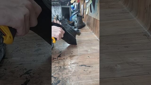 замена подошвы на Dr martens смотреть онлайн