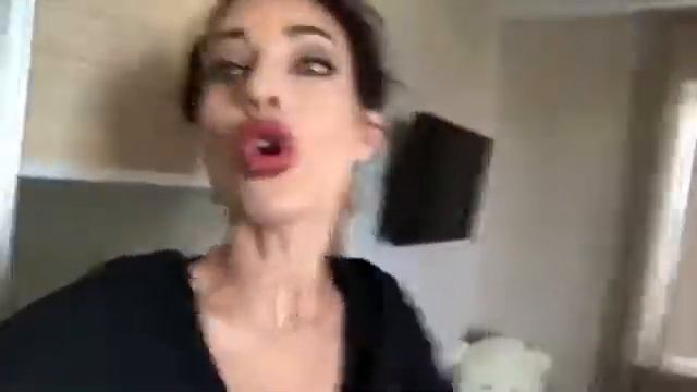 А ну ка поднимайте руки выше, кто тоже сама всё умеет делать 😂 знакомая ситуация ?🤣 смотреть онлайн