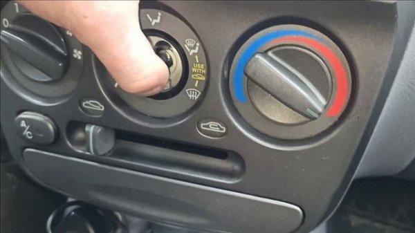 замена лампочек подсветки в консольной панели Hyundai Accent (БЕЗ танцев с бубном) #Фсёпро100