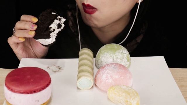 ASMR 배스킨라빈스 디저트 먹방★아이스크림 먹방, 아이스크림 asmr, 아이스마카롱, 베스킨라빈스, 베스킨, 배스킨, 아이스 모찌 바나나킥, 아이스 오레오, 아이스크림롤 смотреть онлайн