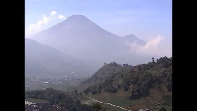 Dieng Plateau - Terrace Fields, Hindu Temple and Mt Sindoro, Central Java, Indonesia смотреть онлайн