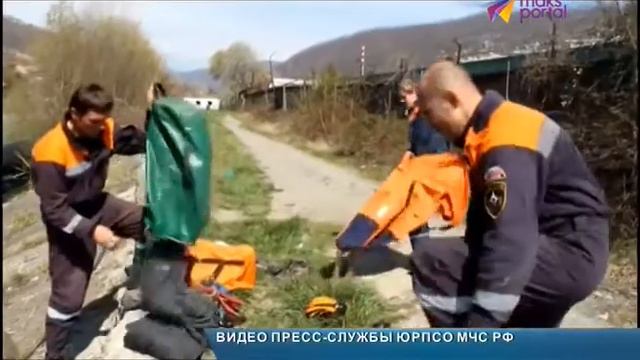 Спасатели вытащили из реки Сочи труп молодого мужчины смотреть онлайн