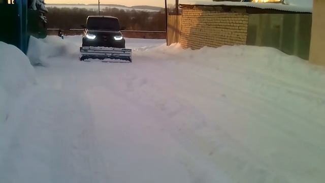 УАЗ ПАТРИОТ чистит снег (самодельный бульдозер на патриот) смотреть онлайн
