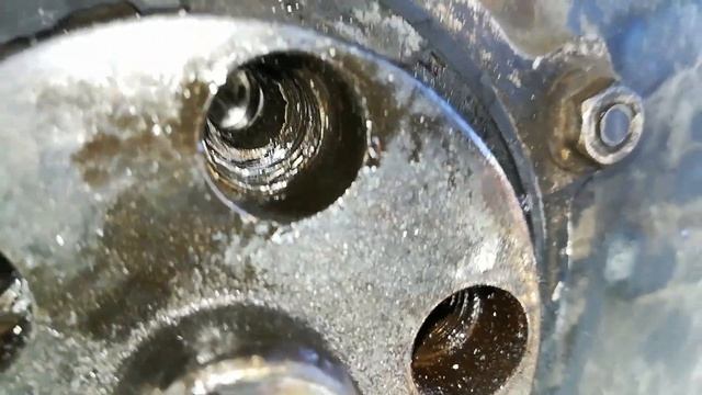 автобус Yutong оторвался шкив коленвала+ экстрактор, бита высверливаем всё сохраняем родную резьбу смотреть онлайн