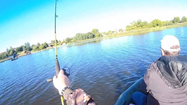 Ловили окуня / Рыбалка на отводной / На лодке по Волге смотреть онлайн