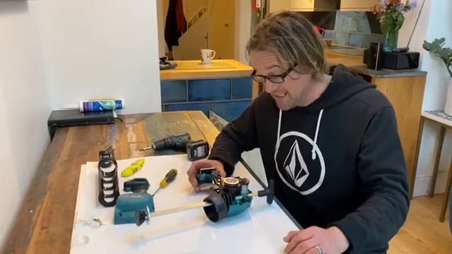 Makita 10.8v Silicone Gun Problem. Part One #makita #toolreview смотреть онлайн