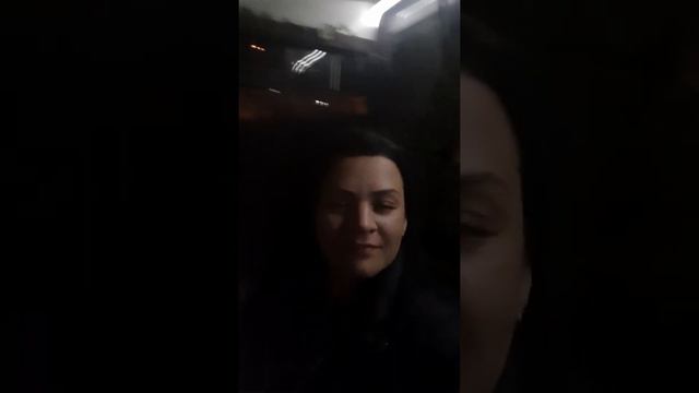 В первые поёт песню в караоке не зная слов. смотреть онлайн