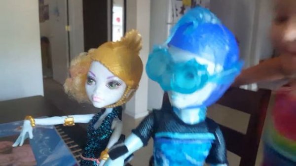 Monster High dolls review - Lagoona and Gill Wheel Love