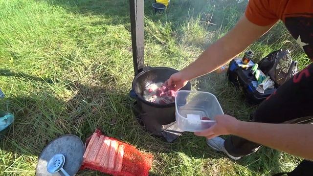 РАЗВЕДКА НОВЫХ МЕСТ С ФИДЕРОМ НА РЕКЕ БЕРЕЗИНА. ГОТОВИМ ВКУСНЯШКИ В КАЗАНЕ И ОТЛИЧНО ПРОВОДИМ ВРЕМ смотреть онлайн