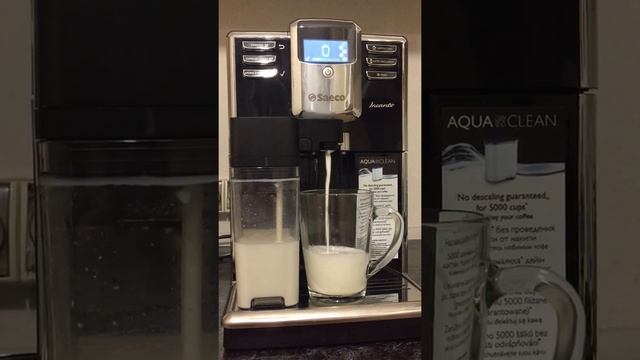 Saeco Incanto 8916. Latte.