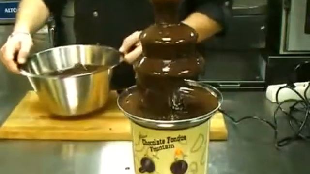 Шоколадный фонтан Starfood CFF-2008С1 смотреть онлайн
