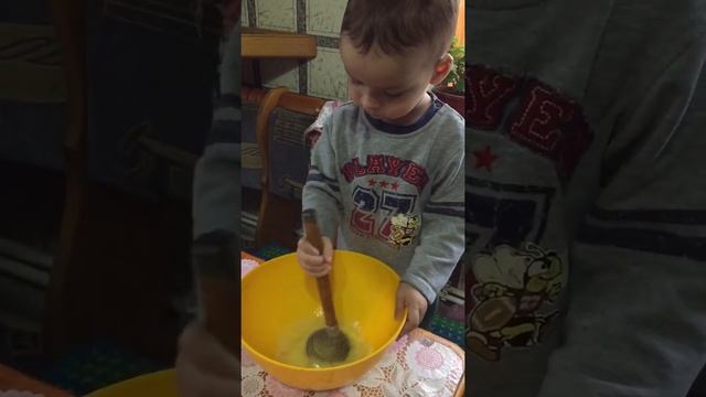 Как взбивать яйца для блинов смотреть онлайн