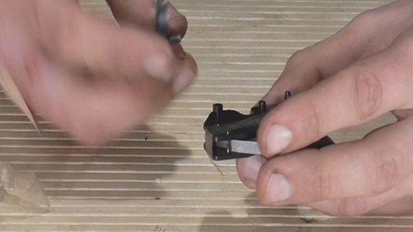 Замена спускового крючка и разборка спускового механизма на Хатсане 125