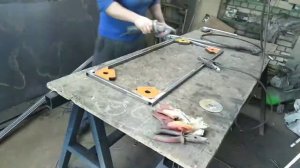 Лофт. Барный стол из профильной трубы.