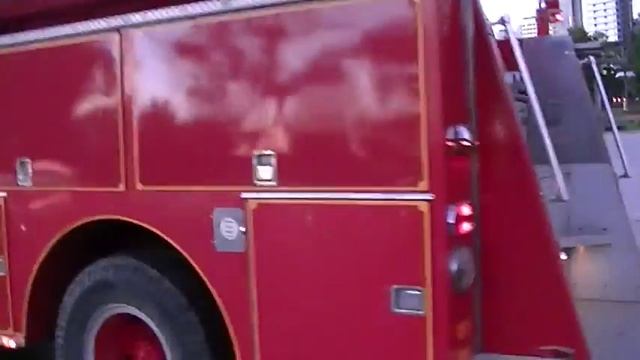 Auto bomba Ford C-8000 de los Bomberos Voluntarios de Funes смотреть онлайн