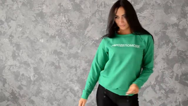 Зеленый свитшот с хэштегом #вродепомоде Ф 063 от бренда Мода 37 смотреть онлайн