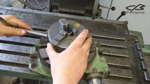 Простая и быстрая установка поворотного стола, токарного патрона на фрезерный станок. Лайфхак.