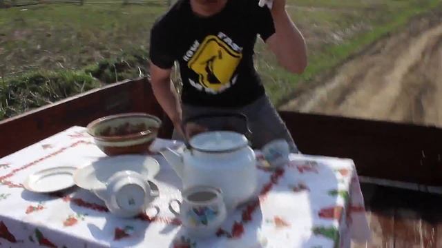 Как приготовить обед на тракторе смотреть онлайн