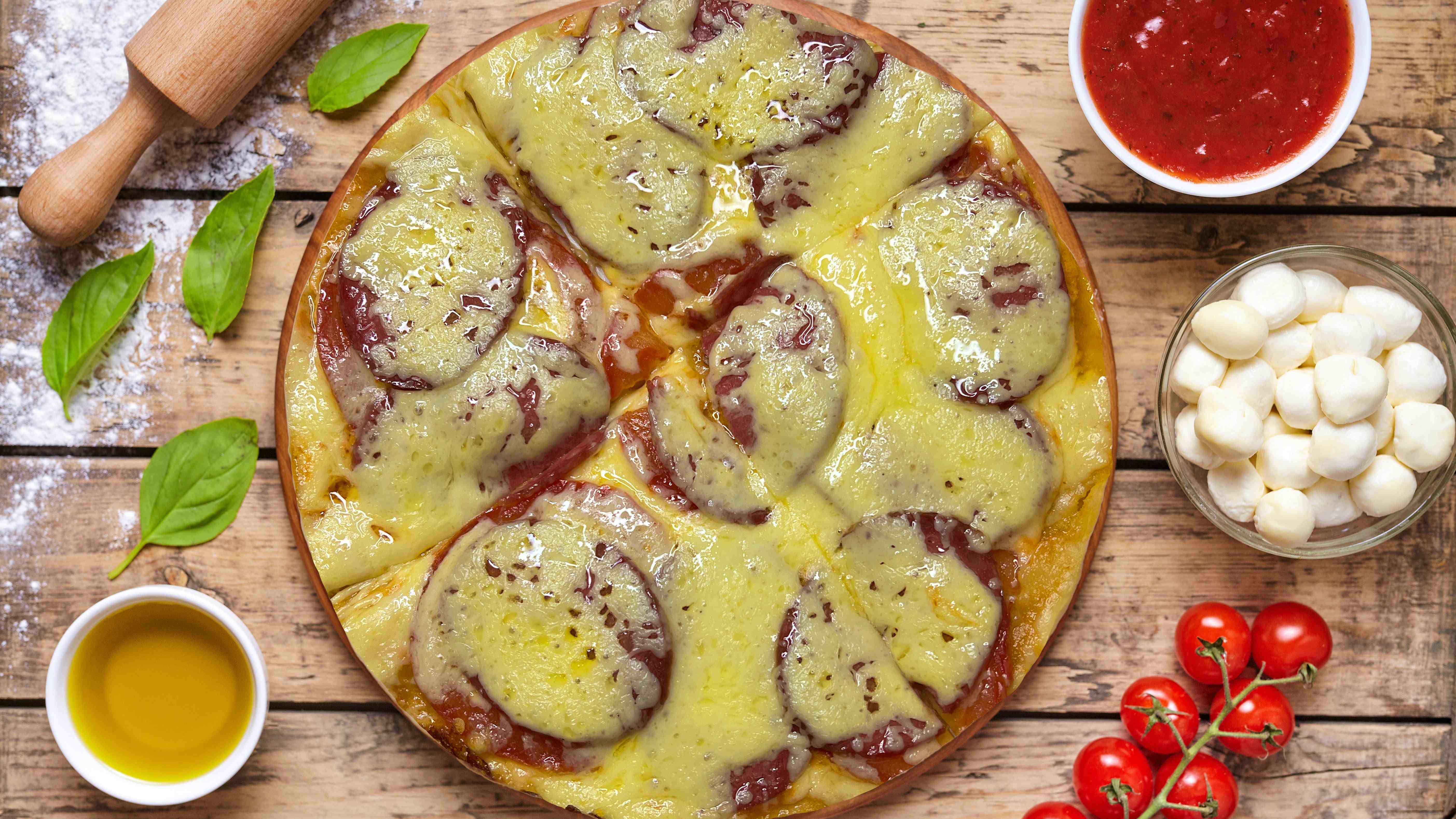 САМЫЙ ЛЕГКИЙ РЕЦЕПТ ПИЦЦЫ НА СКОВОРОДЕ. Пицца быстро, вкусно и легко.