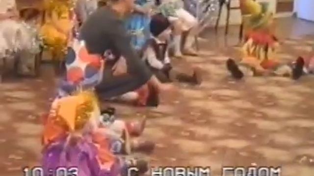 Маленький Ваня 14. Новогодний утренник (27. 12. 2001.). смотреть онлайн