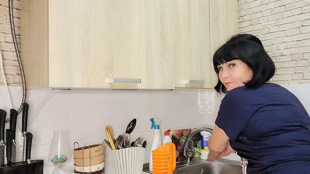 Сидишь на работе, и думаешь, где бы денег заработать ?? куда бы еще вступить ?♀️? смотреть онлайн