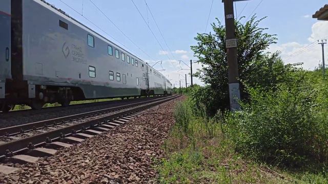 "В жару!" ЭП1М-461 со скорым фирменным поездом №027 "ТАВРИЯ" Севастополь-Москва. смотреть онлайн