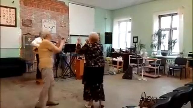 Танцевальное поклонение песня «Пою Господу» 01.10.2022г смотреть онлайн