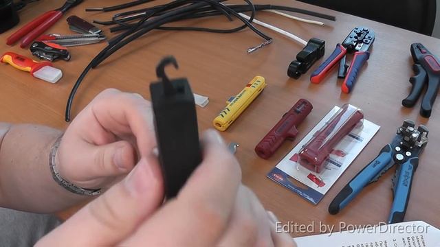 Чем снимать изоляцию с электрических кабелей. Обзор различного инструмента. смотреть онлайн