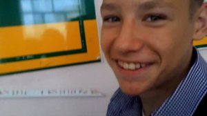 Курит прямо на уроке, смотреть до конца