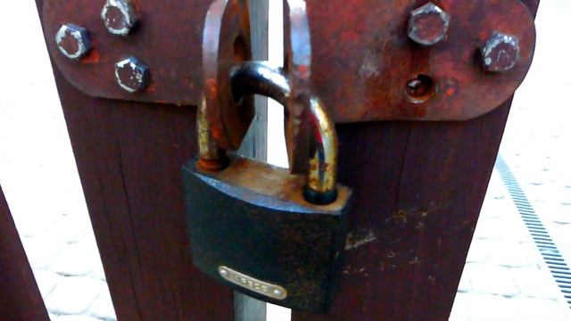 Футаж Заборы и Замки. Заборы с Острыми Пиками и Навесные Замки. Видеофутажи. Футажи для видеомонтаж смотреть онлайн