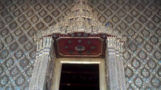 The Temple of the Emerald Buddha at The Grand Palace, Bangkok смотреть онлайн