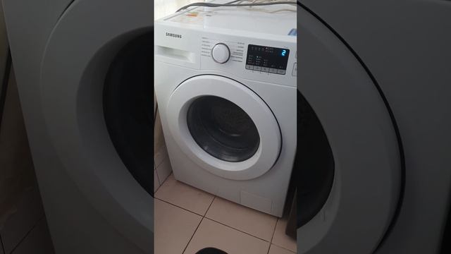 Máquina de Lavar Roupa Samsung WW70T4020EE Motor Digital Inverter a Centrifugar a 1200 RPM смотреть онлайн