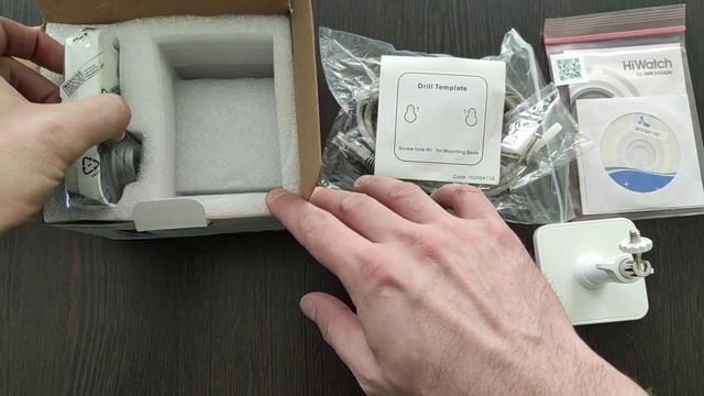 Распаковка корпусной видеокамеры HiWatch DS-I214 смотреть онлайн