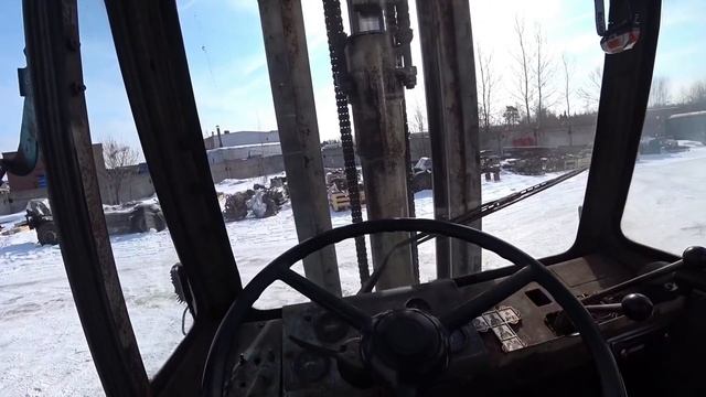 Баба первый раз за рулём погрузчика или продолжение приключений на разборке смотреть онлайн