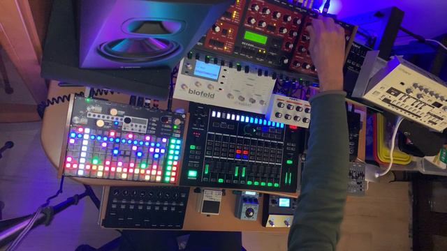 Synthstrom Deluge jam 23-11-2021 смотреть онлайн