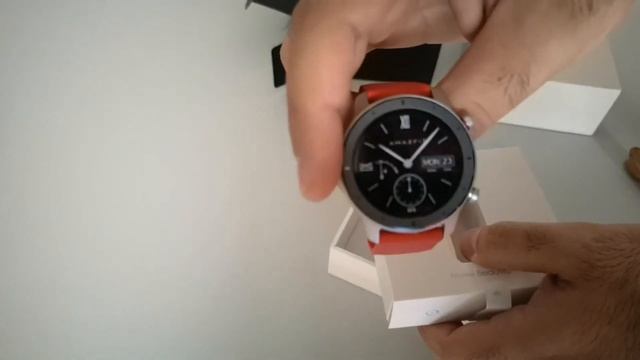 AMAZFIT GTR 42mm Smart Watch Unboxing смотреть онлайн