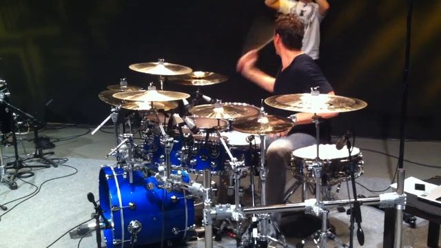 Recess! Thomas Lang playing a solo on Cobus Potgieter's Kit at Drum Channel 2012 смотреть онлайн