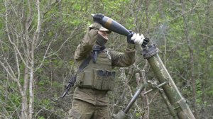 Кадры боевой работы 120-мм миномета