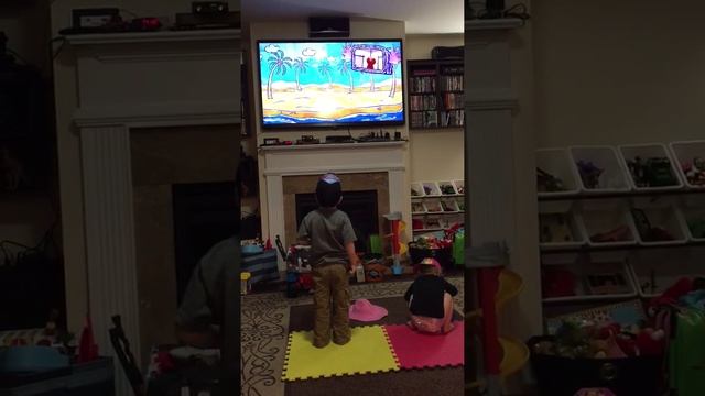 Caedyn & Chloe play Sesame Street Kinect - Part IV смотреть онлайн