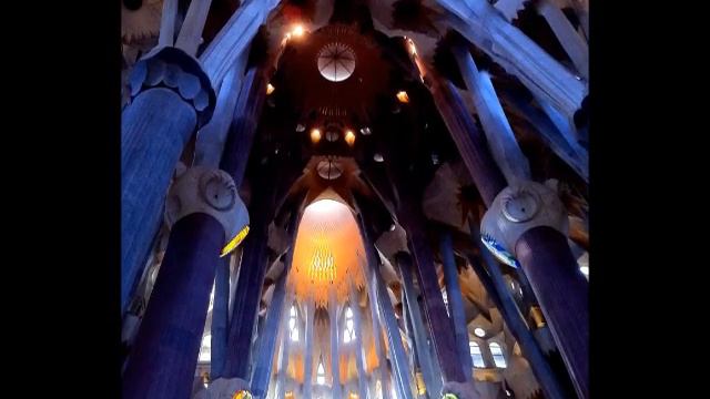 La Sagrada Familia - Gaudi's unfinished masterpiece смотреть онлайн