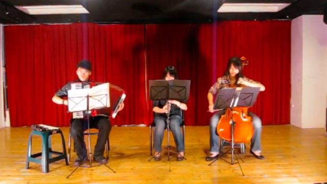 Russain Folk Medley-Accordion Clarinet Cello ensemble смотреть онлайн