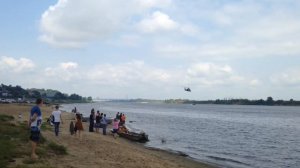 Два боевых вертолета Ми-24 над пляжем в г. Муром