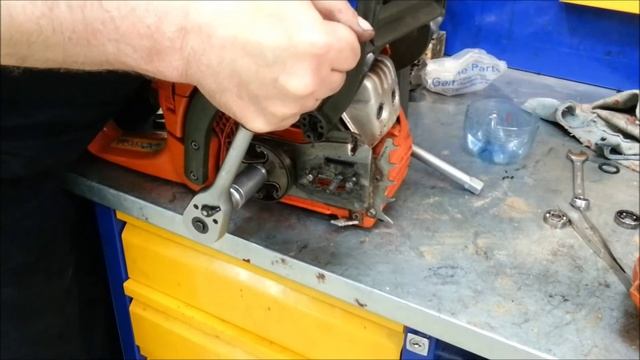 Замена ведущей звездочки на бензопиле Husqvarna 445E (435-440-450) смотреть онлайн