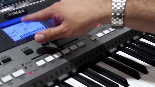 Yamaha PSR E443 y 453 Manejo de archivos USB смотреть онлайн