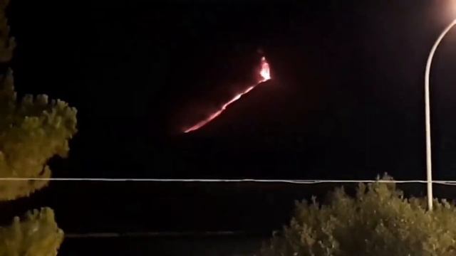 Incredible Eruption of Mount Etna, Sicily, Italy, August 9,2021 смотреть онлайн