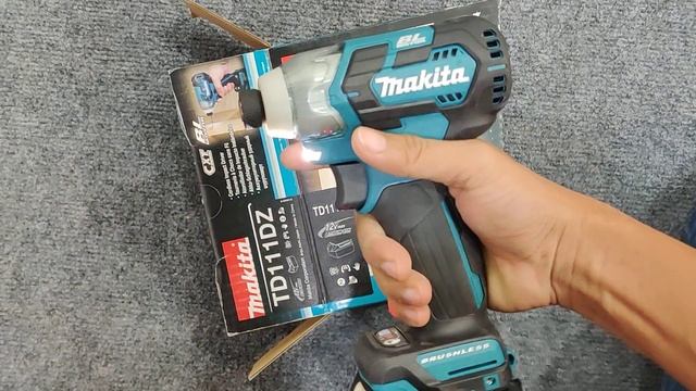 Unboxing & Review TD111DZ Makita Impact Driver 12V 135N.m смотреть онлайн
