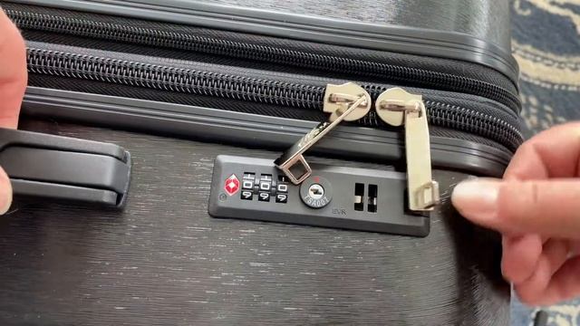 How to Change the Combination on a TSA Built-in Luggage Lock смотреть онлайн