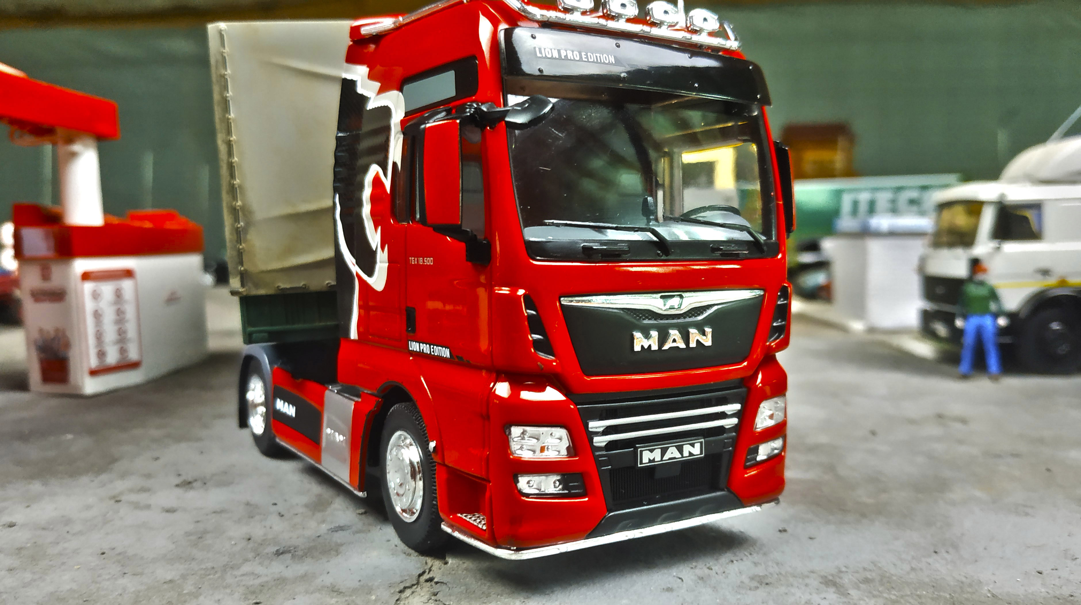 ПРО МАШИНКИ МОДЕЛЬКИ, ГРУЗОВИК МЕРСЕДЕС, МАСШТАБ 1 43. смотреть онлайн