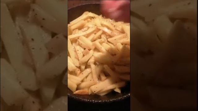 Интересная закуска Картошка-Гармошка Челлендж с едой: приготовь фри БЕЗ картошки! Картошка смотреть онлайн